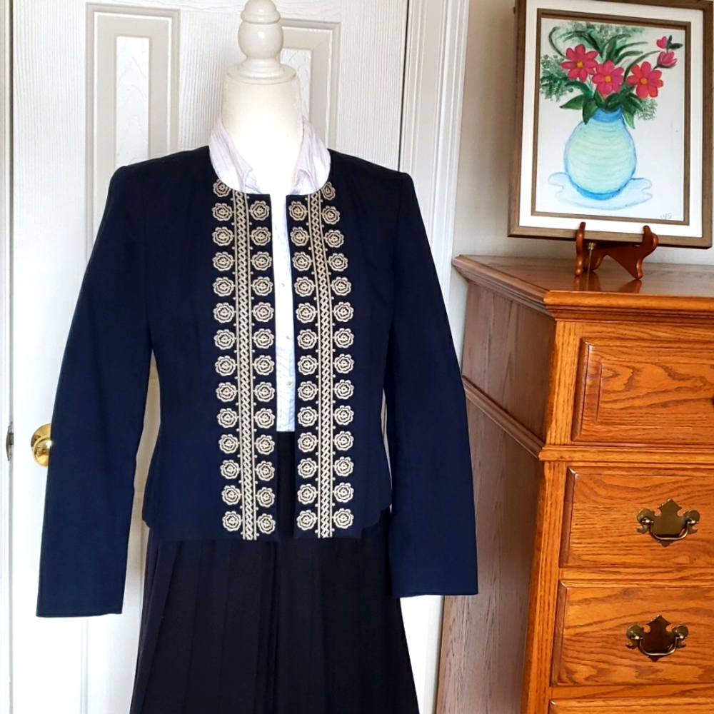 Talbots Embroidered Navy Jacket - EUC